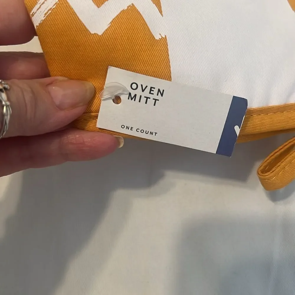 NWT Cat-Themed Brownish and White Oven Mitt